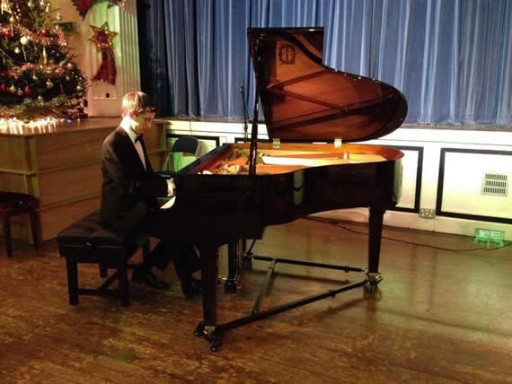 russell watson sings with Musical Village